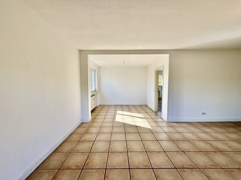 Wohn- und Esszimmer OG Zweifamilienhaus M�rlenbach / Bonsweiher