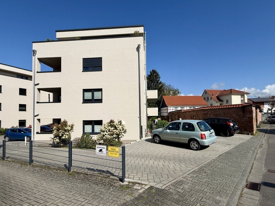Stellplatz m. Wallbox Etagenwohnung F�rth
