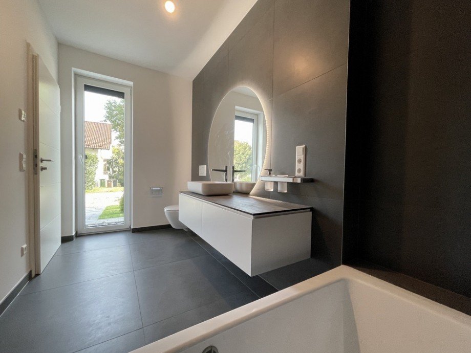 Wannenbad EG I Doppelhaush�lfte F�rth