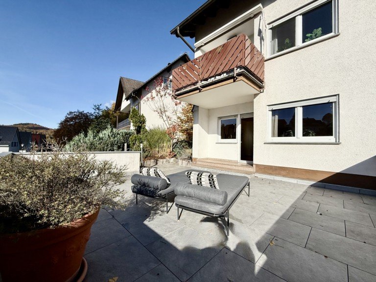 Terrasse EG II Birkenau Doppelhaush�lfte +++ Modernisierte DHH mit weitl�ufigem Hanggrundst�ck und PV-Anlage +++