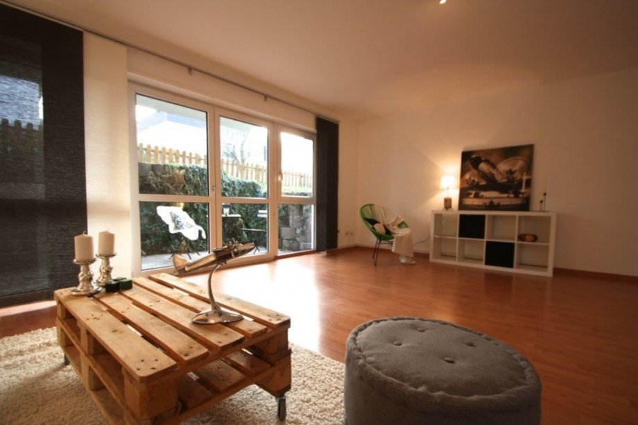 Wohnzimmer II Souterrainwohnung Laudenbach