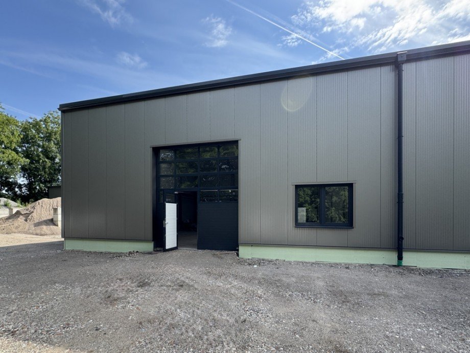 Au�enansicht / Zugang Halle Laudenbach