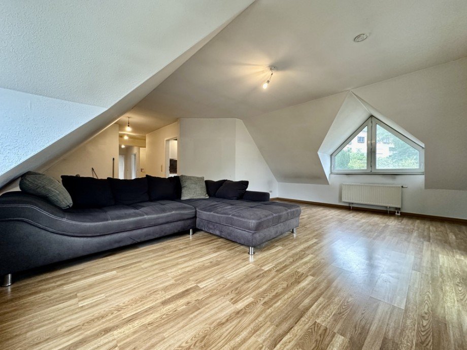 Wohn-/Essbereich I Dachgeschosswohnung Heppenheim (Bergstra�e)