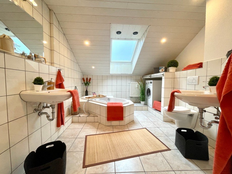 Badezimmer I Dachgeschosswohnung Heppenheim