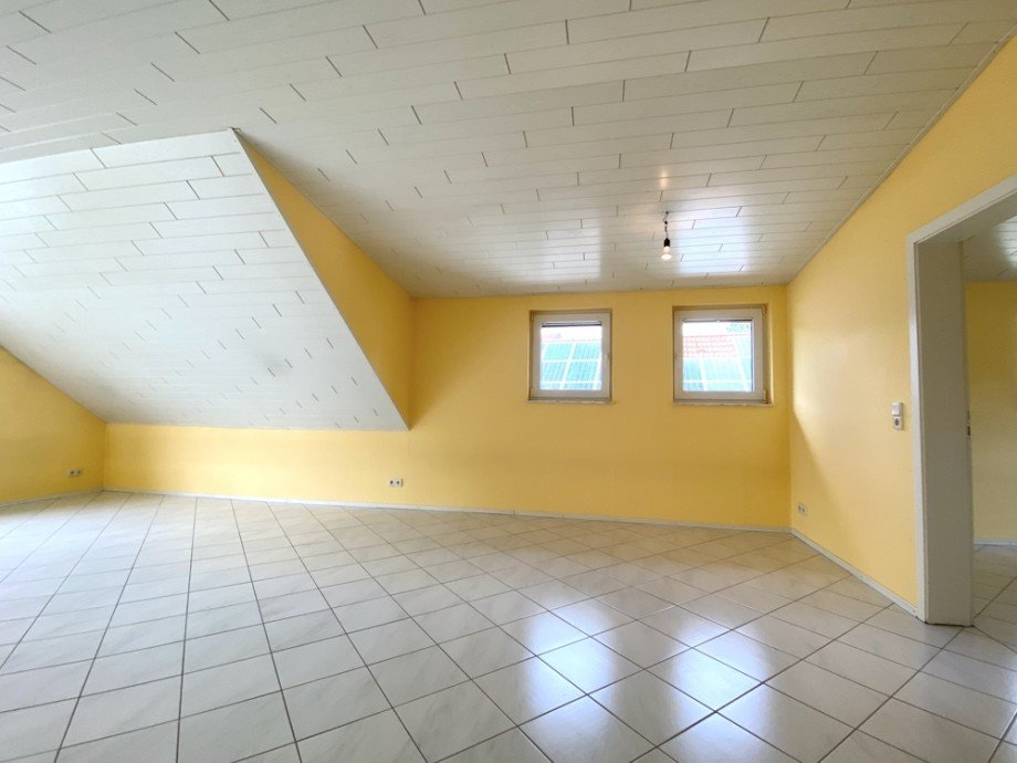 Wohn-/Esszimmer II Mehrfamilienhaus Heppenheim-Kirschhausen