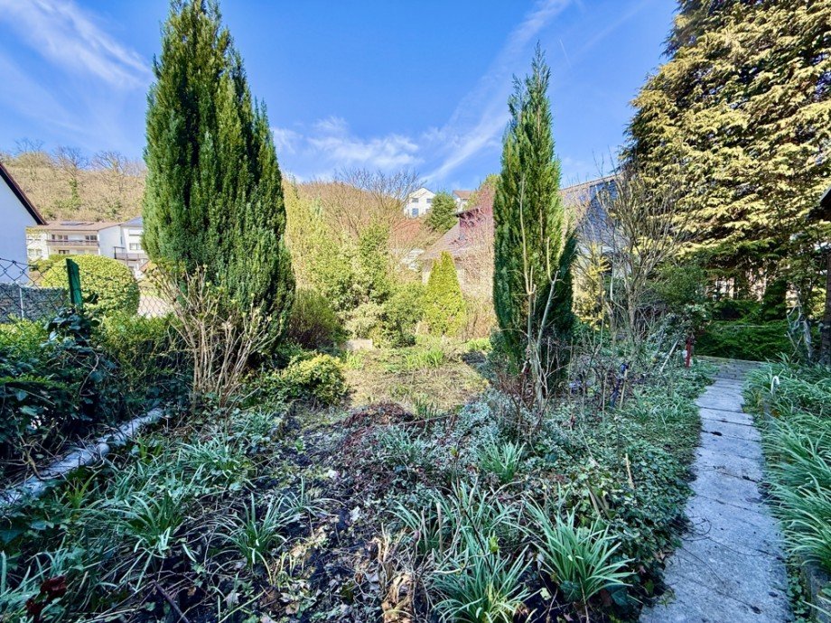 Garten I Zweifamilienhaus Laudenbach