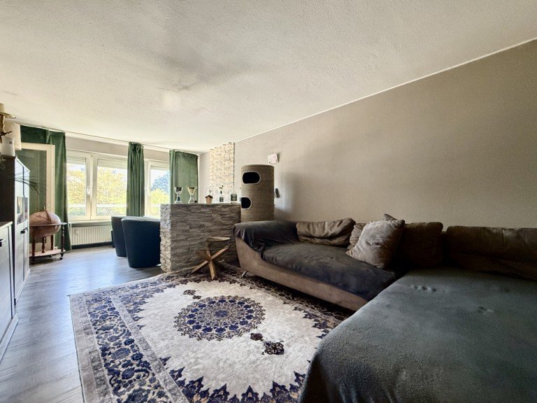 Wohnzimmer I Heppenheim (Bergstra�e) Etagenwohnung +++ Provisionsfrei f�r K�ufer - 3-Zimmer-Wohnung mit S�d-Balkon +++