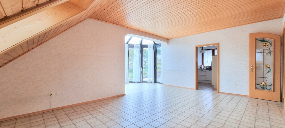 Gro�z�giger Wohnbereich_DG Mehrfamilienhaus Wald-Michelbach