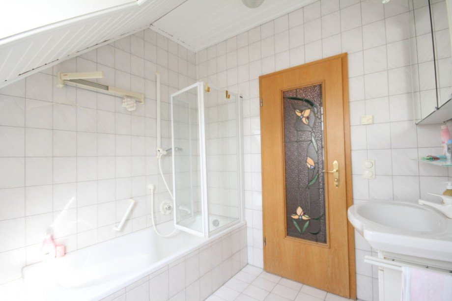 Wannenbad im DG Mehrfamilienhaus Wald-Michelbach