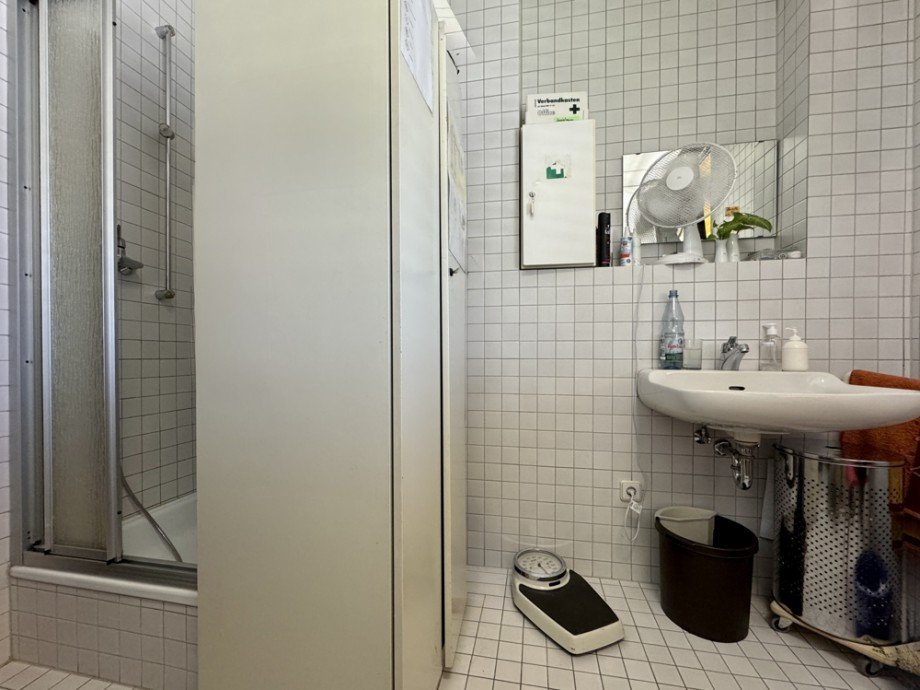 Sanit�tsraum m. Dusche / OG B�rofl�che Heppenheim