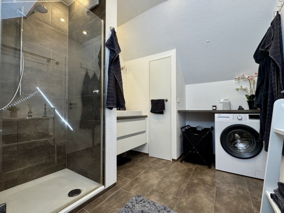 Tageslicht-Duschbad II Etagenwohnung Heppenheim