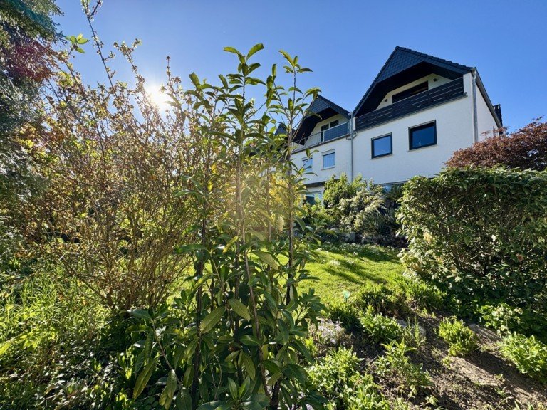 Titelbild Lorsch Reihenendhaus +++ Modernisiertes Reihenendhaus mit Blick zum Kloster Lorsch +++