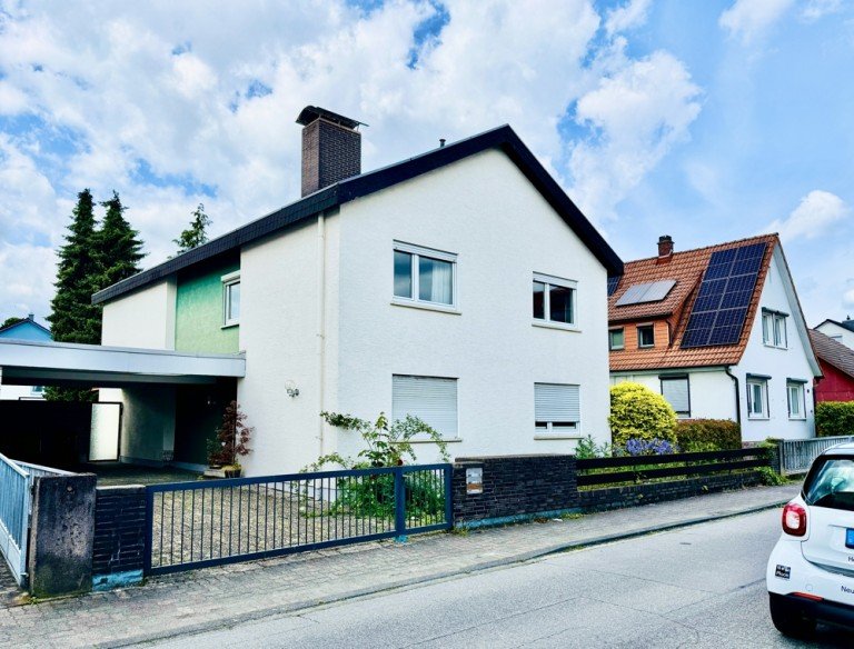Hausansicht I Bensheim Zweifamilienhaus +++ Sanierungsbed�rftiges Haus mit 3 Wohneinheiten in Bensheim +++