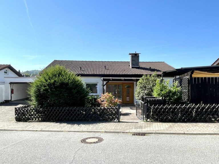 Hausansicht Heppenheim (Bergstra�e) / Kirschhausen Einfamilienhaus +++ Charmantes Einfamilienhaus mit Balkon und Garten +++