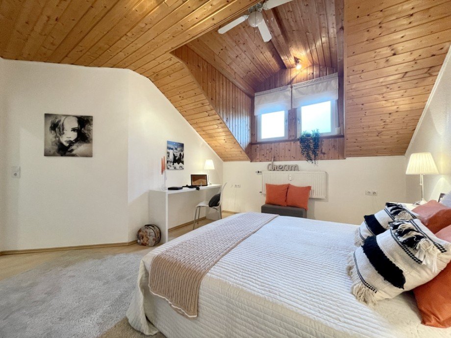 Schlafzimmer II Dachgeschosswohnung Heppenheim