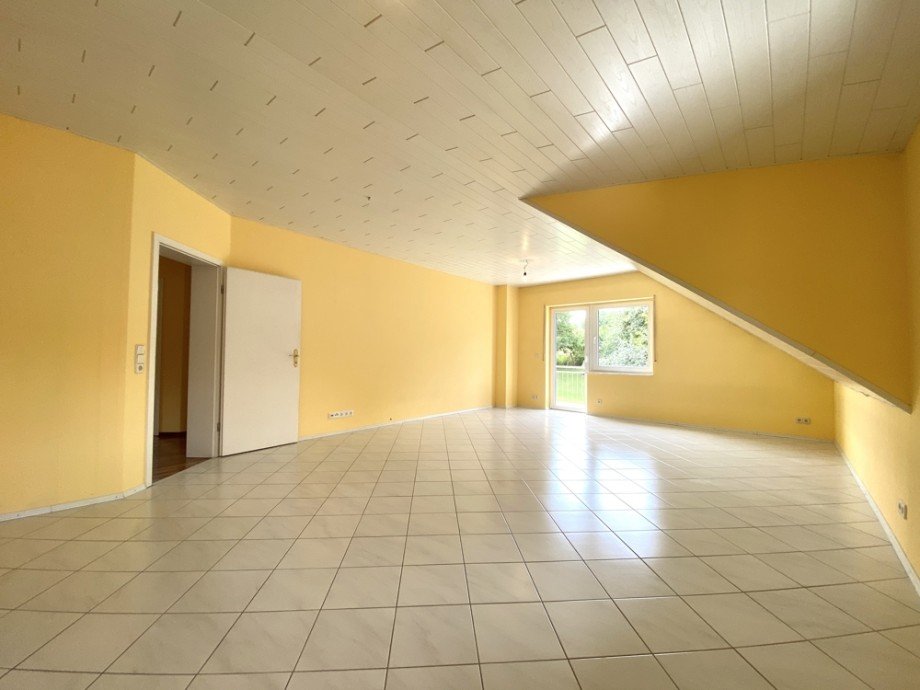Wohn-/Esszimmer IV Mehrfamilienhaus Heppenheim-Kirschhausen