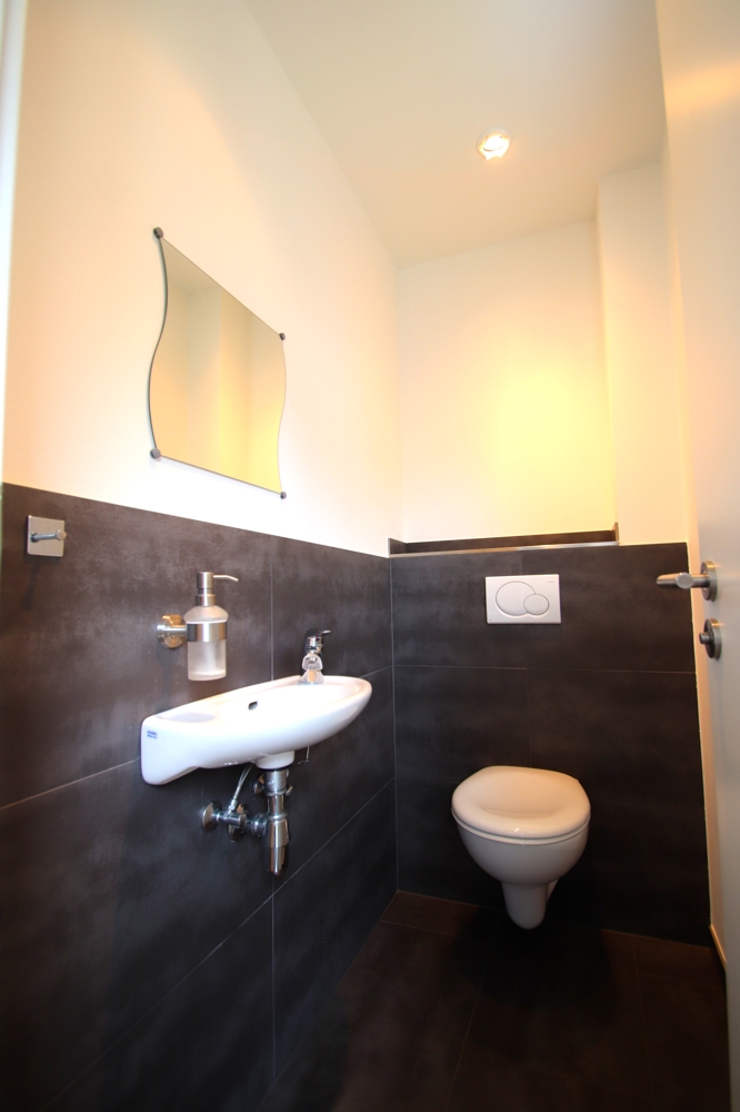G�ste-WC Doppelhaush�lfte F�rth