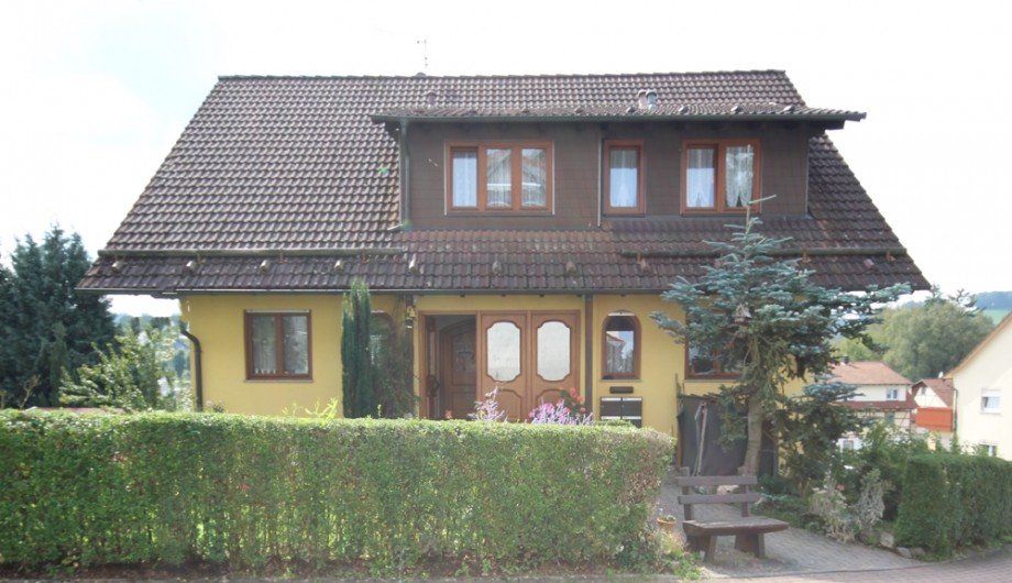 Hauseingangsseite_ Mehrfamilienhaus Wald-Michelbach