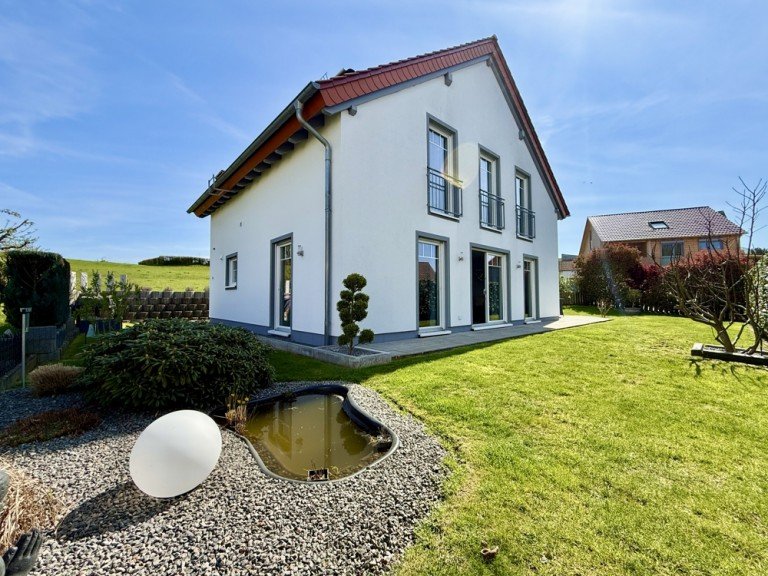 Hausansicht I Heppenheim (Bergstra�e) Einfamilienhaus +++ Einfamilienhaus in Feldrandlage +++