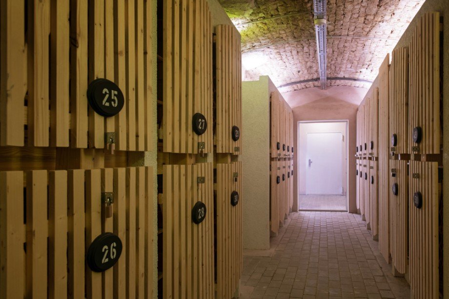 Weinregale Dachgeschosswohnung Heppenheim
