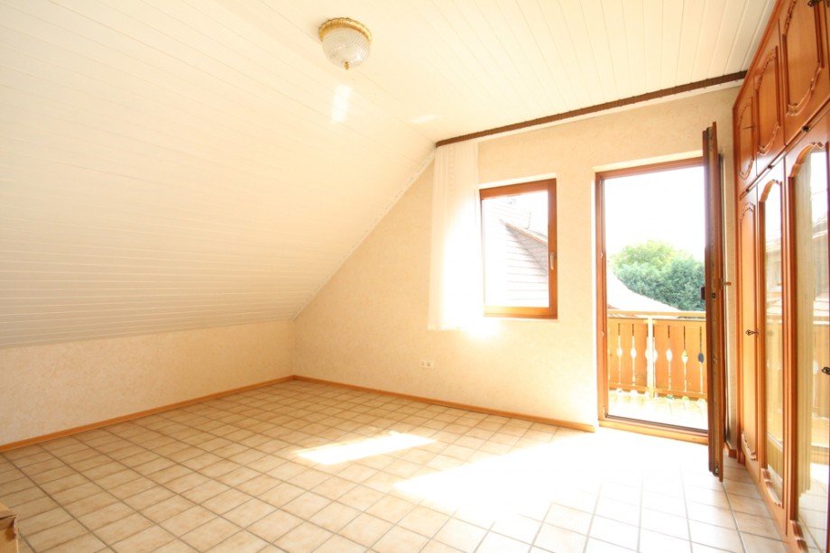 Lichtdurchflutetes Zimmer-DG Mehrfamilienhaus Wald-Michelbach