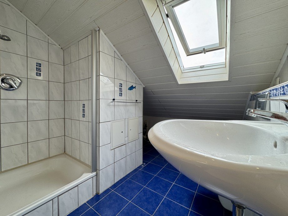 Duschbad I Dachgeschosswohnung Heppenheim