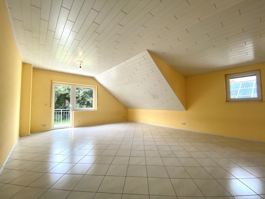 Wohn-/Esszimmer III Mehrfamilienhaus Heppenheim-Kirschhausen