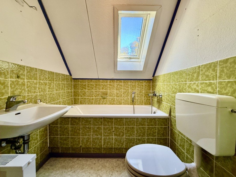 Tageslichtbad OG Zweifamilienhaus Lindenfels / Winkel