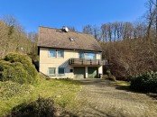 Hauptbild +++ Sanierungsbed�rftiges ZFH mir gro�em Garten in Winkel +++