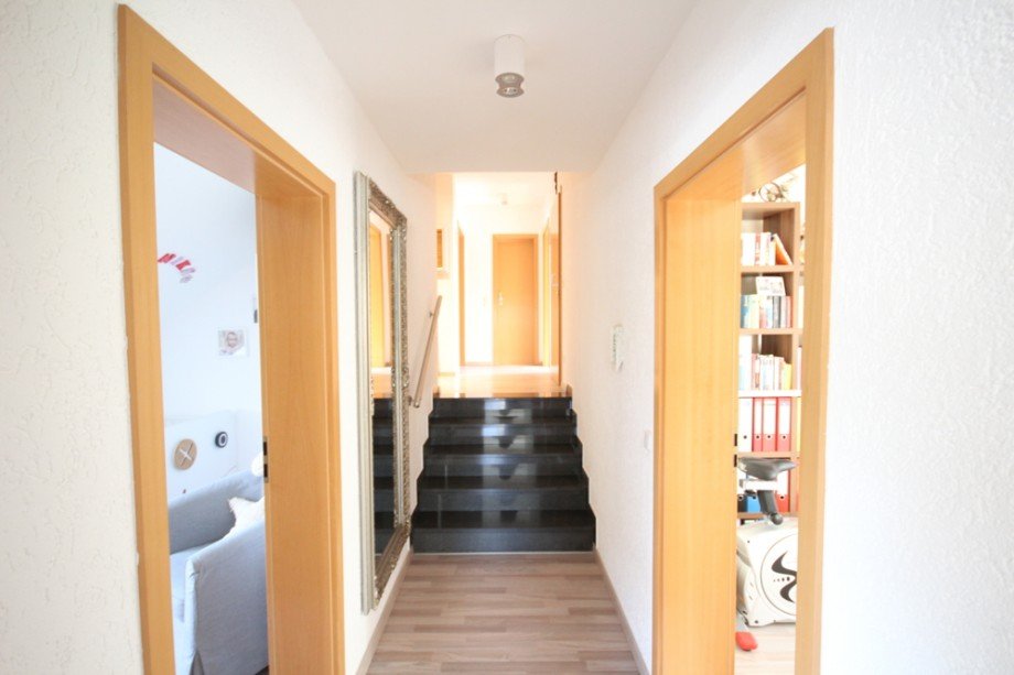 Flur in Splitlevel Mehrfamilienhaus Heppenheim (Bergstra�e) / Sonderbach