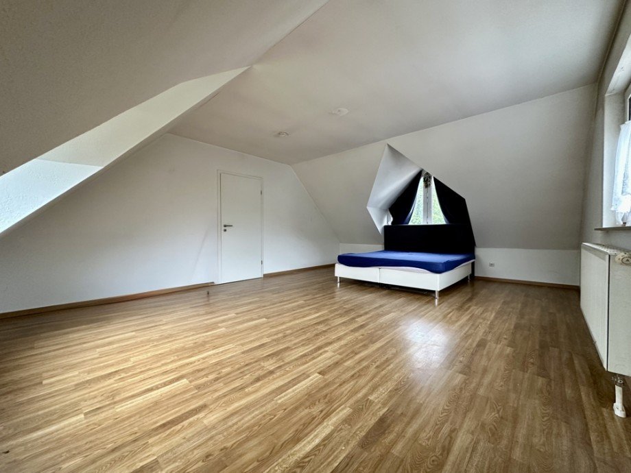 Schlafzimmer I Dachgeschosswohnung Heppenheim (Bergstra�e)