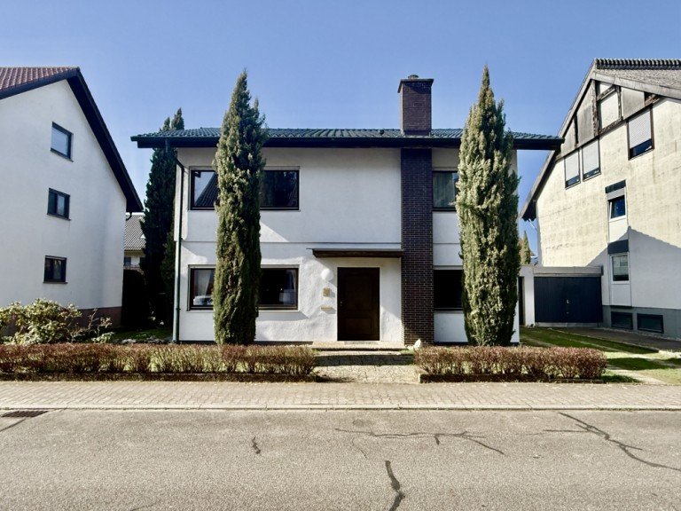 Hausansicht Plankstadt Einfamilienhaus +++ Renovierungsbed�rftiges EFH in guter Lage von Plankstadt +++