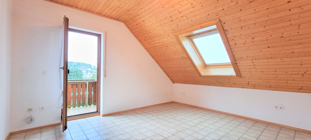 Zimmer mit Zugang zum Balkon Mehrfamilienhaus Wald-Michelbach