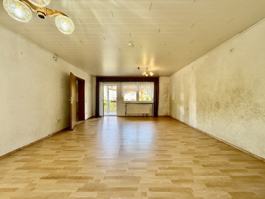 Wohnzimmer III EG Zweifamilienhaus Laudenbach