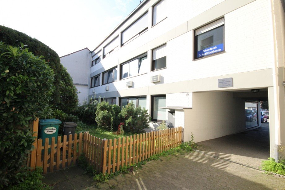 R�ckansicht und Au�enanlage Mehrfamilienhaus Heppenheim (Bergstra�e)