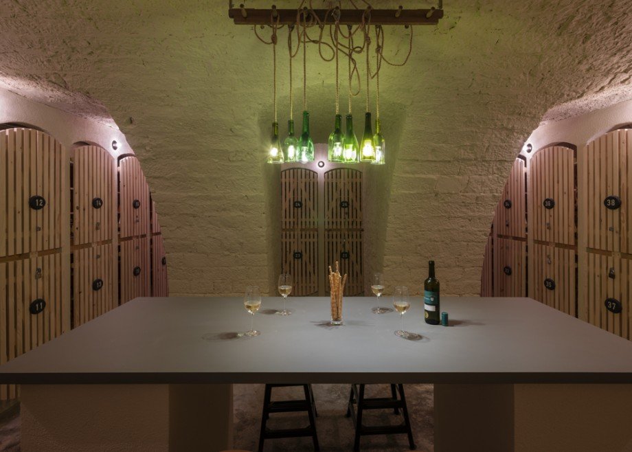 Weinregale Dachgeschosswohnung Heppenheim