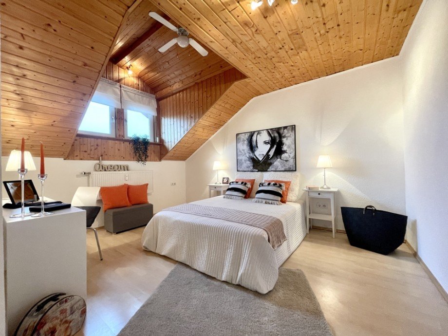 Schlafzimmer I Dachgeschosswohnung Heppenheim