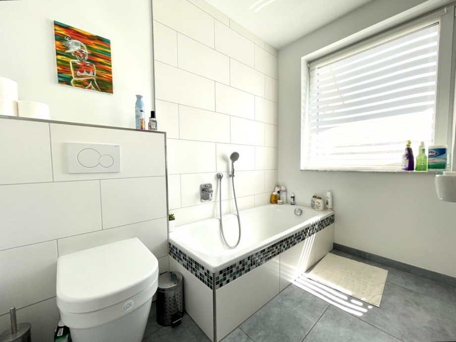 Tageslichtwannenbad im 1. OG Einfamilienhaus Heppenheim (Bergstra�e)