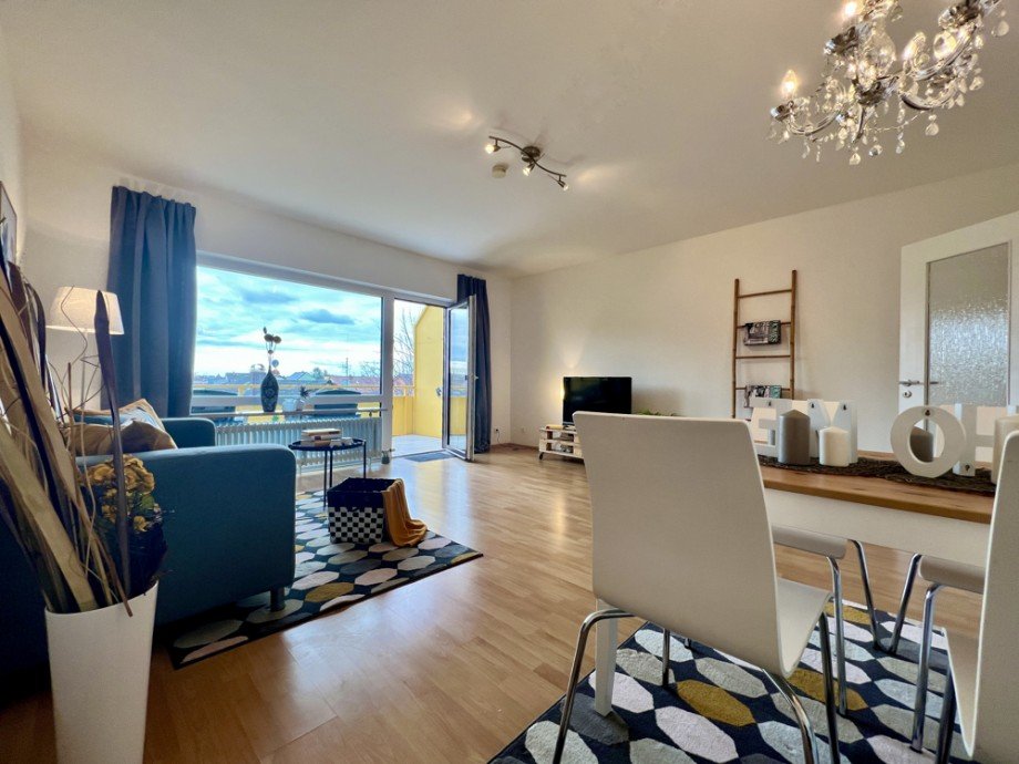 Wohn-/Esszimmer I Etagenwohnung Laudenbach