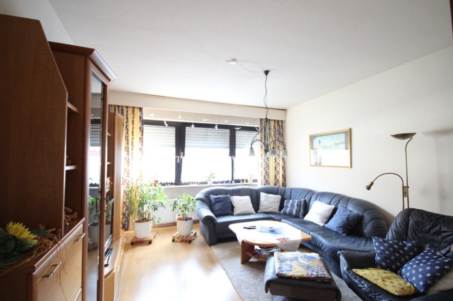 R�ckw�rtiges Wohnzimmer der kleineren Whg. Mehrfamilienhaus Heppenheim (Bergstra�e)