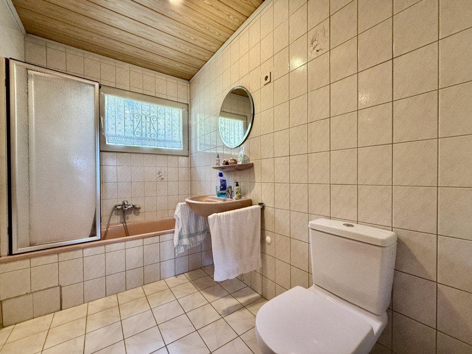 Tageslichtbad EG Zweifamilienhaus Lindenfels / Winkel