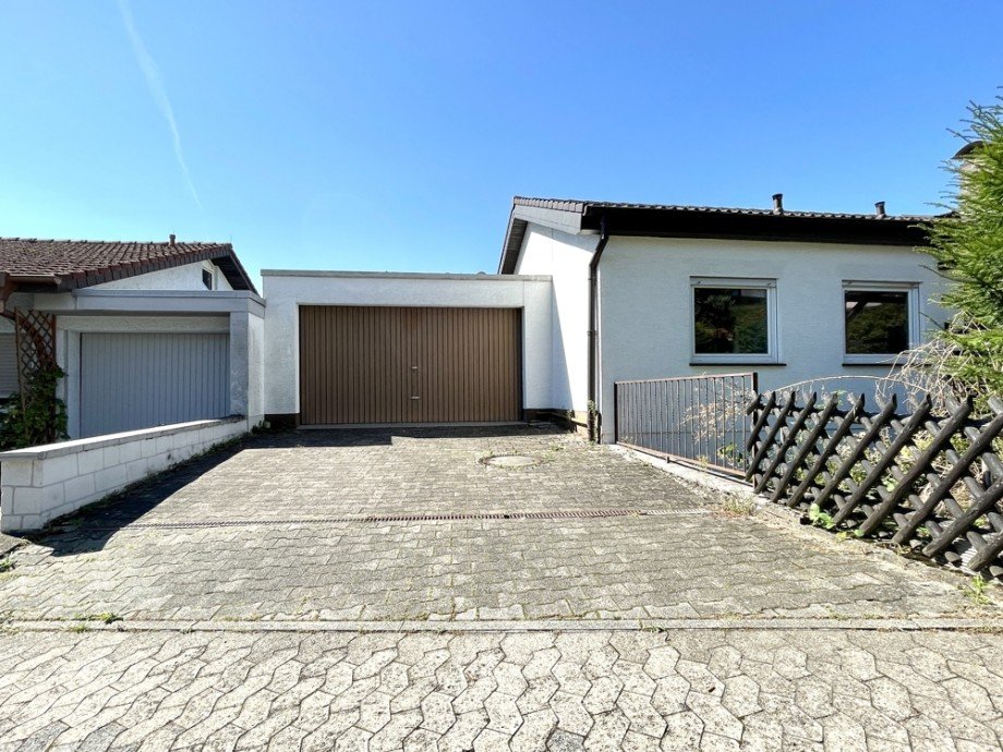 Garage und Stellplatz Einfamilienhaus Heppenheim (Bergstra�e) / Kirschhausen